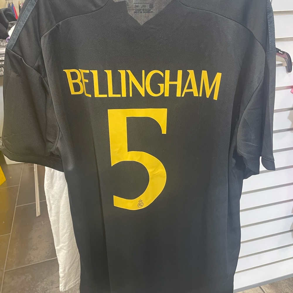 Real Madrid j Bellingham jersey  new with tag .